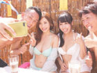 海の家でナンパした巨乳美女とギャル系エロメンお兄さんたちが逆ハーレムSEXでバカンスを満喫。