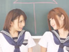 発情したふたなりチンポを使い合い、互いに愛撫しながら絶頂するレズビアン女子高生カップルのエロティックな物語です。