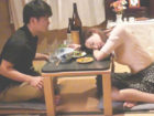 元夫を事故で亡くした美人未亡人が管理するアパートの借主男性と急接近し、淫らな関係に陥る。
