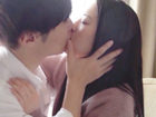 おっとり清楚な黒髪女子が爽やかなイケメンNo.1男優と高層ホテルで優しく愛情エッチ、優木カリナ出演のラブラブで照れながら感じ合う仲良しエッチシーン。