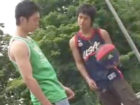 バスケ中に欲情した若手イケメンが偶然AV男優と出会い、成り行きでエッチに。