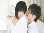 人気イケメン男優と可愛らしい女の子が、オシャレな真っ白の部屋でイチャラブスローセックスをする。