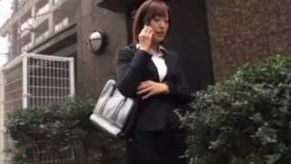 契約を勝ち取るためにエッチな要求も応じる営業のお姉さん