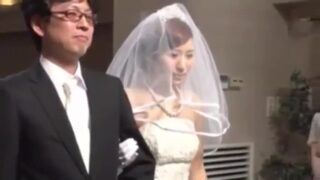 全員が自由に性欲を満たし、新郎新婦も他者と激しく交わす背徳的ウェディング