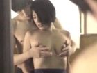 相手にされない熟女妻が、知り合いから紹介された謎めいたイケメンに女性として扱われ、抑えていた欲求を解放し不倫セックスに没頭する。