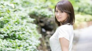 感じてるのに笑顔でごまかす小柄な女の子とのH