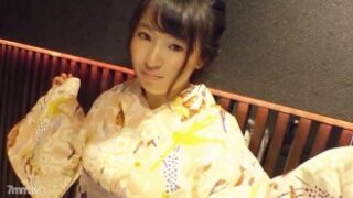 巨乳の可愛い女の子が浴衣を乱れさせハメ撮りＨ