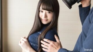 色白でパイパンの女性がハメ撮りされる映像
