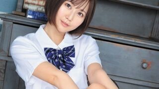 制服JKが激しい性行為を望み、顔射で大量発射される作品