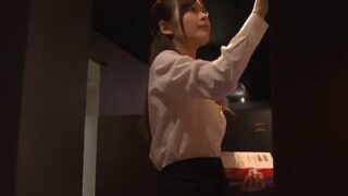漫喫で働く美女OLが、声が出せない状態で客にレイプされ、イかされる。