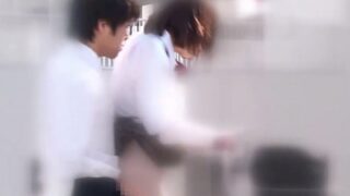 自転車後方からの突然の挿入でJKと野外セックス