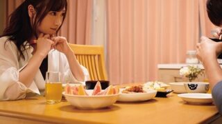 昔から好きだった幼馴染が、彼女に遠慮していたが、彼女が不在の間に関係が深まった