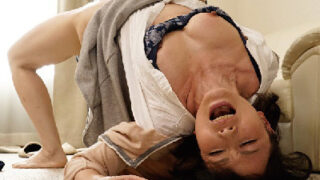 薬物で眠らせられた熟女が強姦され、望まない快楽に堕ち、絶頂を迎える