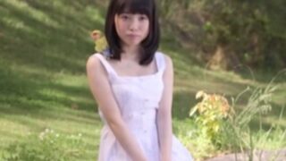 清純系18歳美少女、AVデビューで緊張しながらの中出しSEX