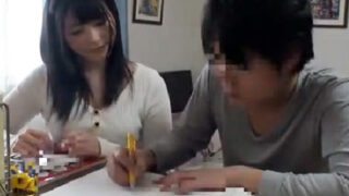 家庭教師の姉が思春期男子に押し倒され、強引に中出しで悶絶