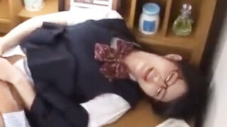 親が不在の間に教え子を輪姦し、欲望にまかせて腰を打ちつける最低な家庭教師