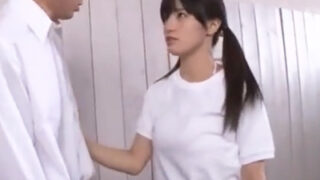体育館で巨乳JKがパイズリ射精