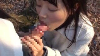 ドM巨乳の素人が野外でご主人様の性器をフェラ抜きする
