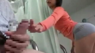 お見舞いに来たはずの痴女姉が、隣の患者の性器に欲情する。