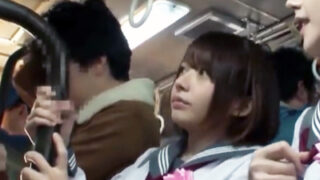 入学式への期待が痴漢に襲われ、過酷な経験に変わる美少女