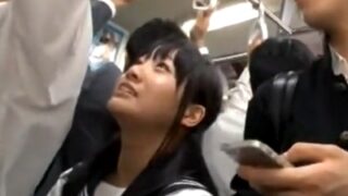 電車内で痴漢に抵抗できず、声が殺されレイプされた黒髪ロリJK