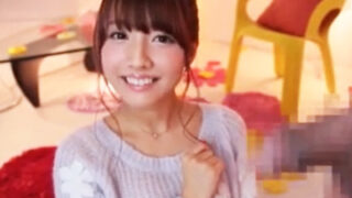 初撮影の恥ずかしさが凝縮されたデビュー作で、照れながら感じ赤面イキる。