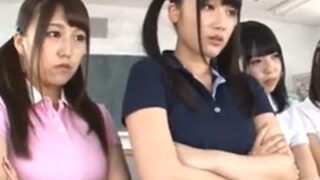 美少女JK軍団が男を見下し、面白半分で精液を搾り取る。