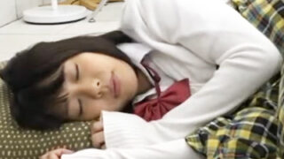 コタツで寝るパイパンJKが変態兄にイタズラされ中出しされる。