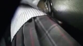 バッグ内撮影の痴漢動画が、ロリJKにぶっかけられる瞬間までを描く。