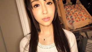 美人妻が夫を裏切り、中出し不倫の激しい性行為に没頭する。