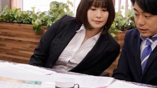Jカップの噂がある女上司と相部屋に、ヤルっきゃねぇ