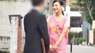 保育園の美人教師が生徒の父親と不倫する。