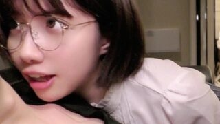 眼鏡の文学少女が実はチンポ狂い