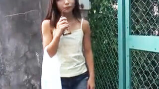 階段でロリコン男性に中出しされ漏らすパイパン少女