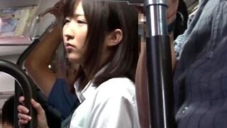 痴漢で感じてしまう女子校生がガクブル絶頂