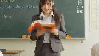 リモバイを我慢させられた後に輪姦される美少女教師