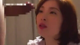媚薬で発情した熟女妻がジュポフェラでチンポを抜く　―息子に飲ませた春の幕開け―