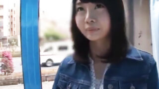 大学の美少女AV女優がMM号に襲われ、知っている友人の前で犯される。