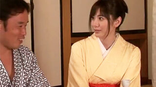 未亡人女将の欲求不満と従業員への応対