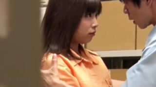 憧れの可愛い先輩が店長と関係を持つ中、私を覗く様子に小悪魔的な笑みを向けられる。