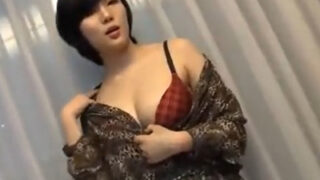 美乳素人が中出しで痙攣しながら絶頂。