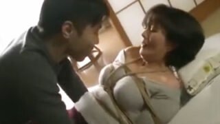 熟女妻がロープで拘束され強制絶頂