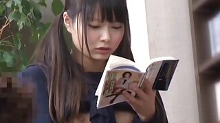 本屋でのエロ本閲覧女子校生を背後からレイプ