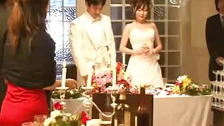 結婚式で元カレと密会、ドレスにザーメンぶっかけ