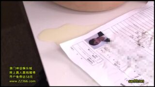 正社員志望のOLがセクハラ上司に脱がされる脅迫に晒される