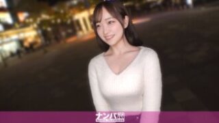 友達と約束した約束が途中でホテルのベッドに移り、白い肌が目立ち速い展開に笑う。その人がどれだけ欲望に没頭するか続く。