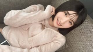 「大人しめ」容姿の女が正常位で体をくねらせ快楽に喘ぎ、豹変した姿で男性の性衝動を刺激する初撮り映像。