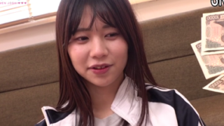 部活帰りの汗だく純粋女子が密室インタビューで、大きなチンポを見て赤面し口を開けるアイドル級美少女。