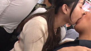 満員電車での痴漢に興奮し、美少女が発情する