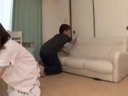 掃除中の妹の露出に兄が我慢できず、兄妹として禁断の関係に及ぶ。